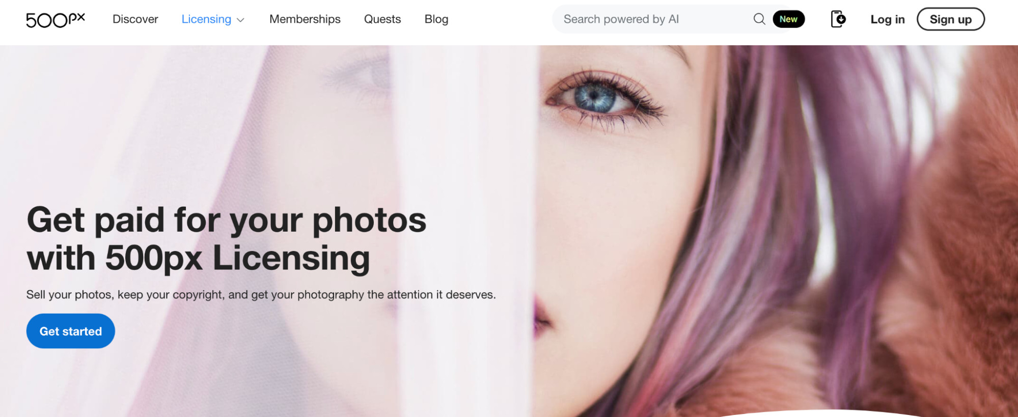 500px’s homepage that shows how contributors can get paid for their photos with licensing.