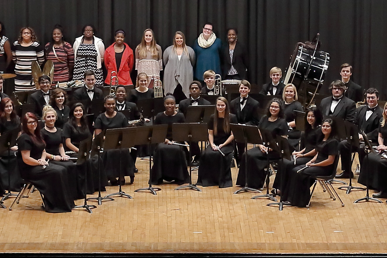 alt text: A zoomed in portion of the orchestra photo highlighting the detail retained in the music stand.