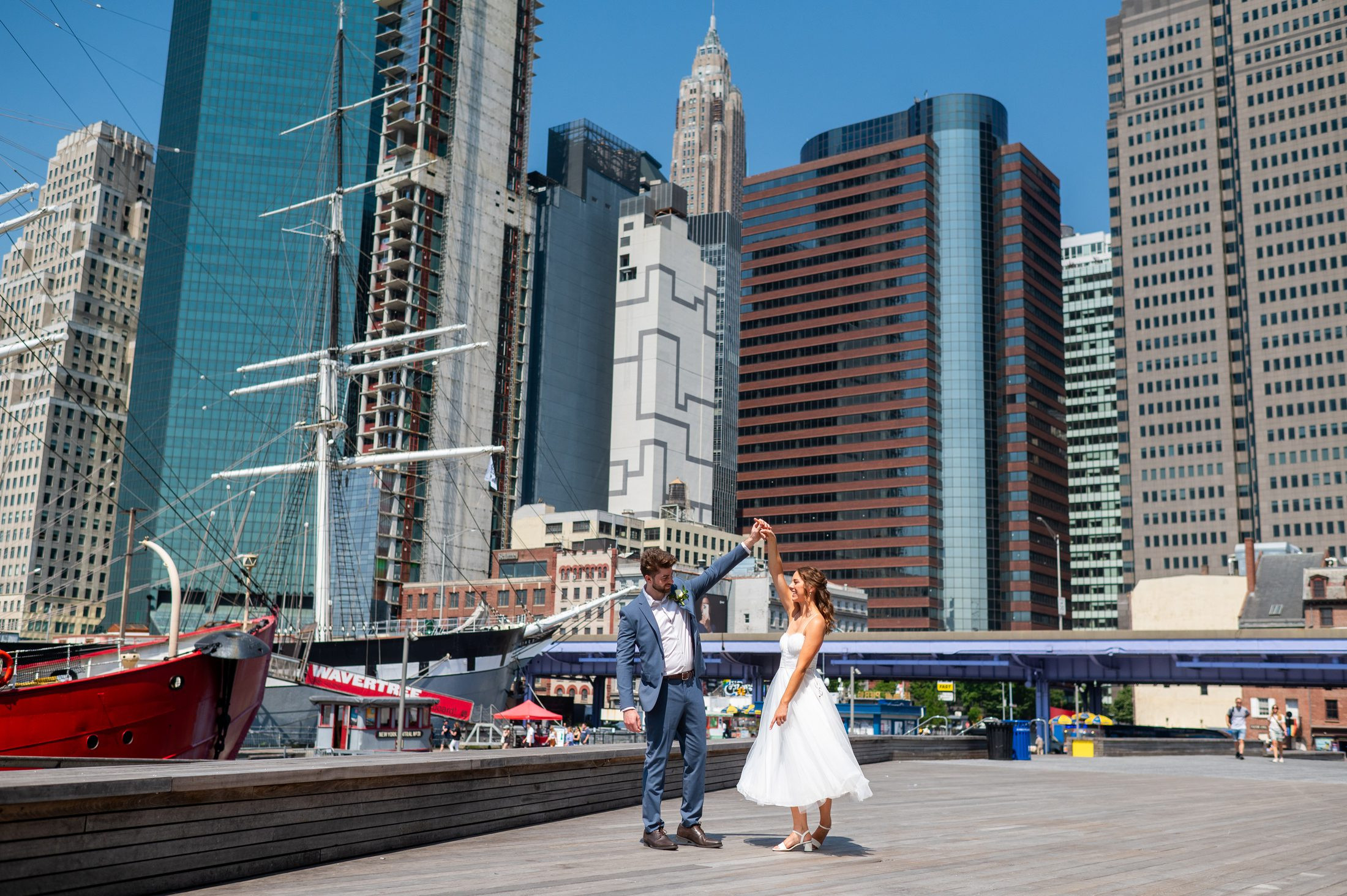 Couple posing at the seaport