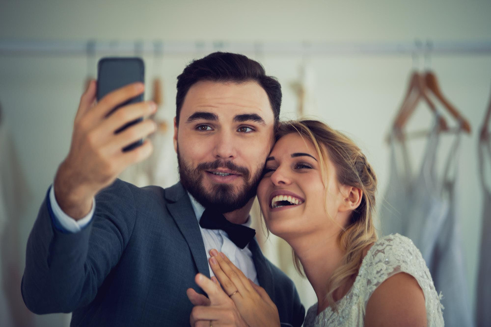 Wedding photo sharing sign using QR code