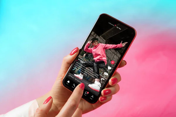 Examples of successful TikTok creators using Live Photos in their content, showcasing fashion, travel, and humor