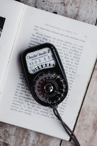 Best ways to get a perfect white background in product photography.png