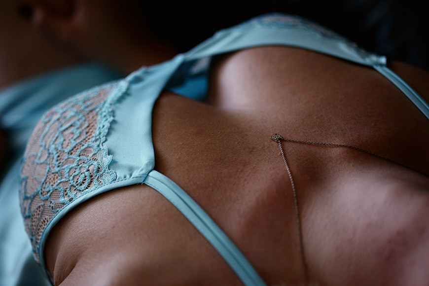 Boudoir photoshoot details - decolletage