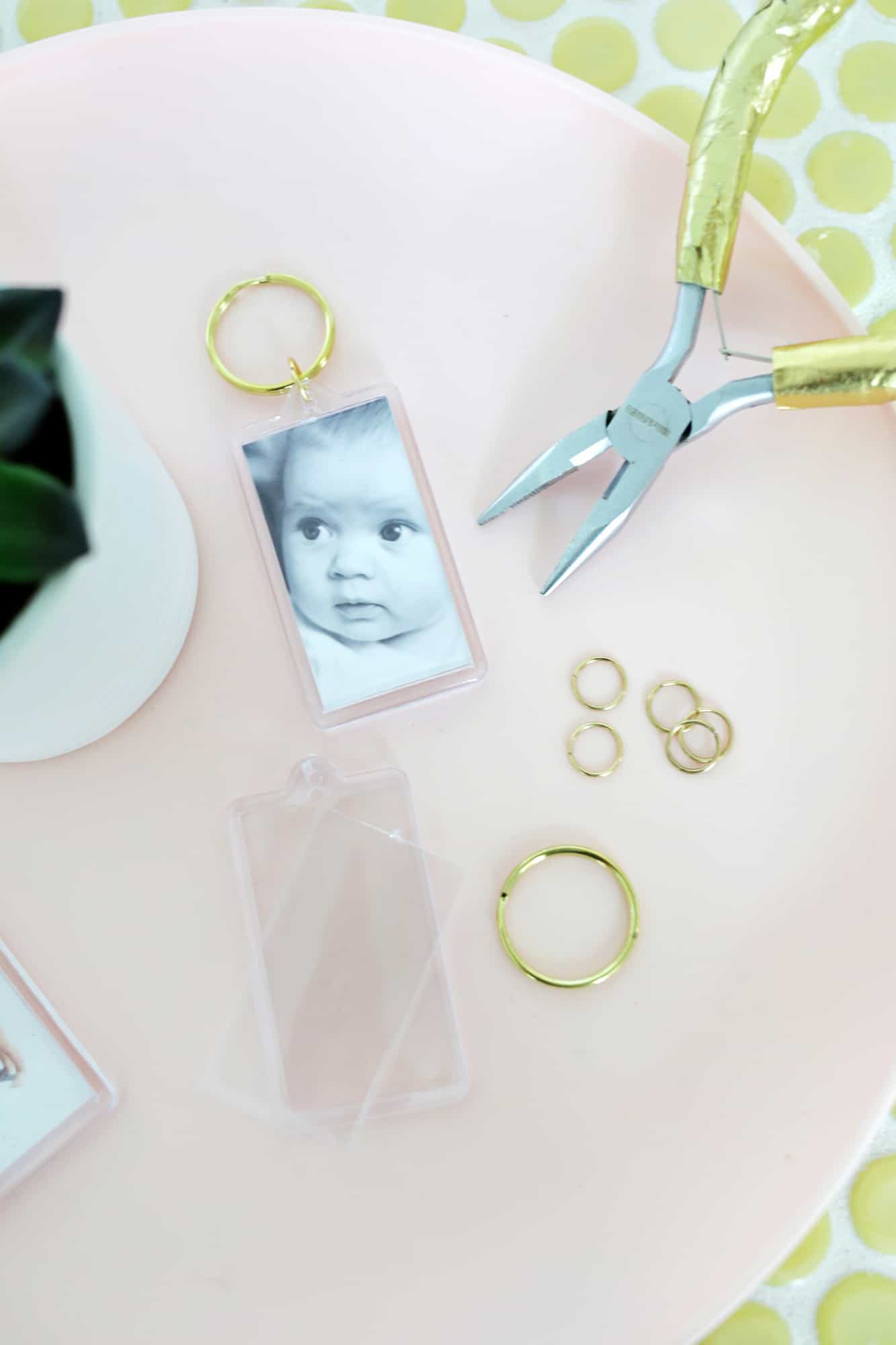 Easy DIY Photo Keychain Assembly