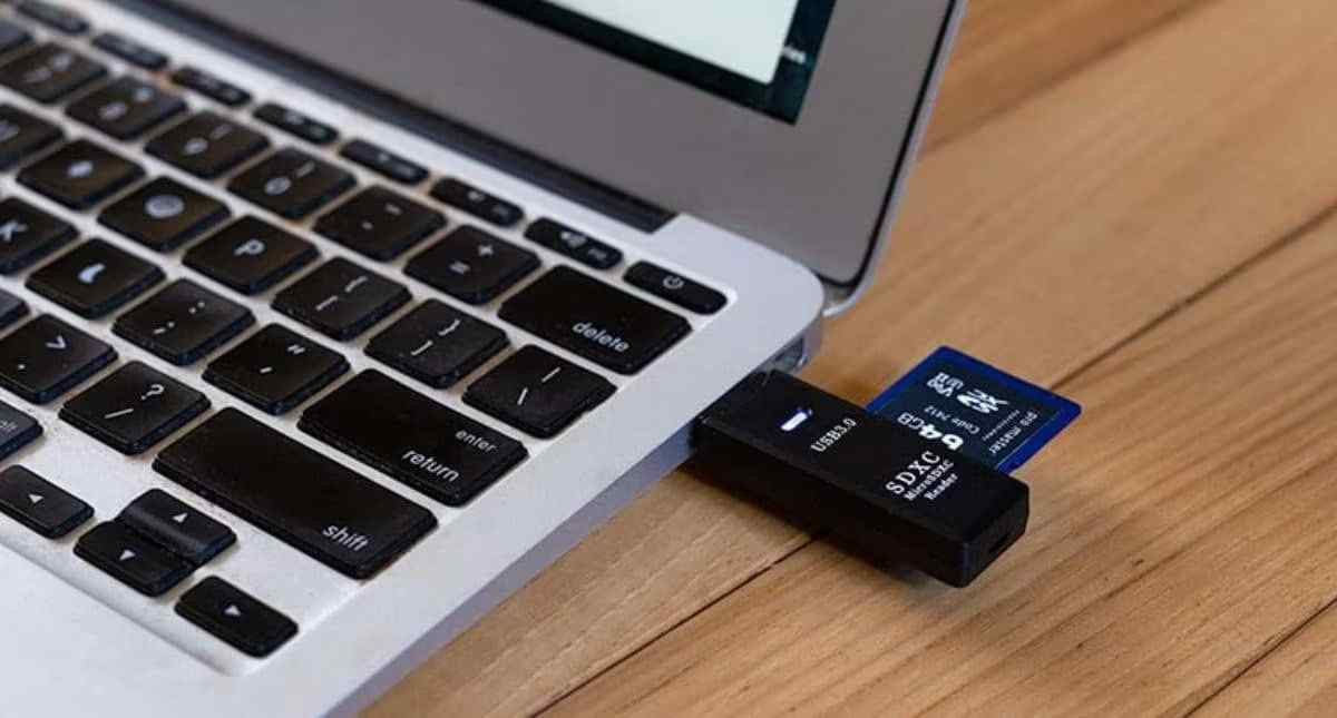 Connecting SD Card Reader to Computer to Download Samsung Photos