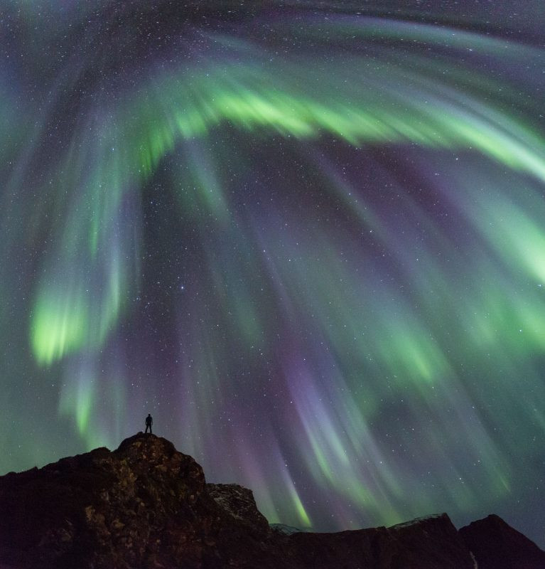 Adjusting white balance to achieve natural-looking Aurora colors