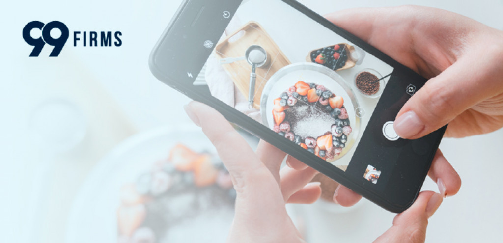 iPhone Photos App Interface