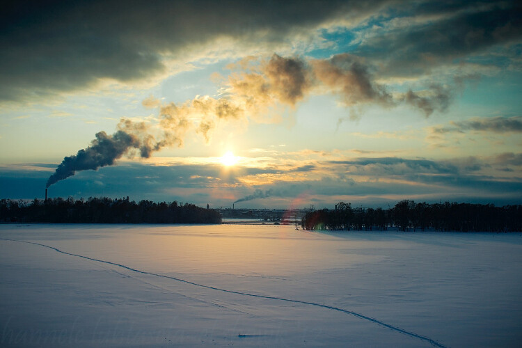 Winter photography preparation including warm clothing, gloves, and sunglasses