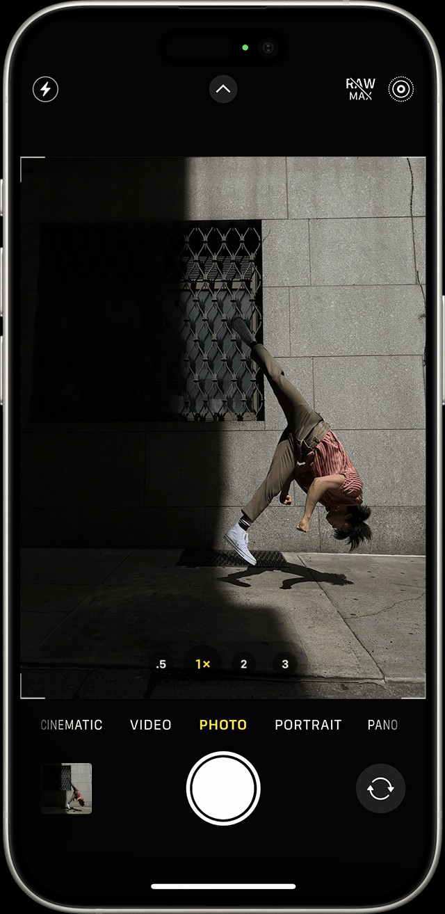 iPhone camera app with Live Photos enabled, showing the Live Photos icon highlighted.