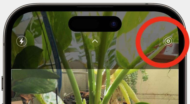 Screenshot showing how to turn Live Photos on or off on an iPhone