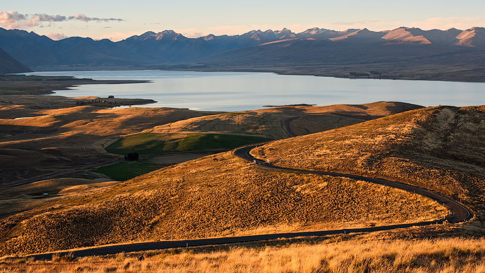 A photo illustrating solid line composition, showing how a solid line can guide the viewer's eye.